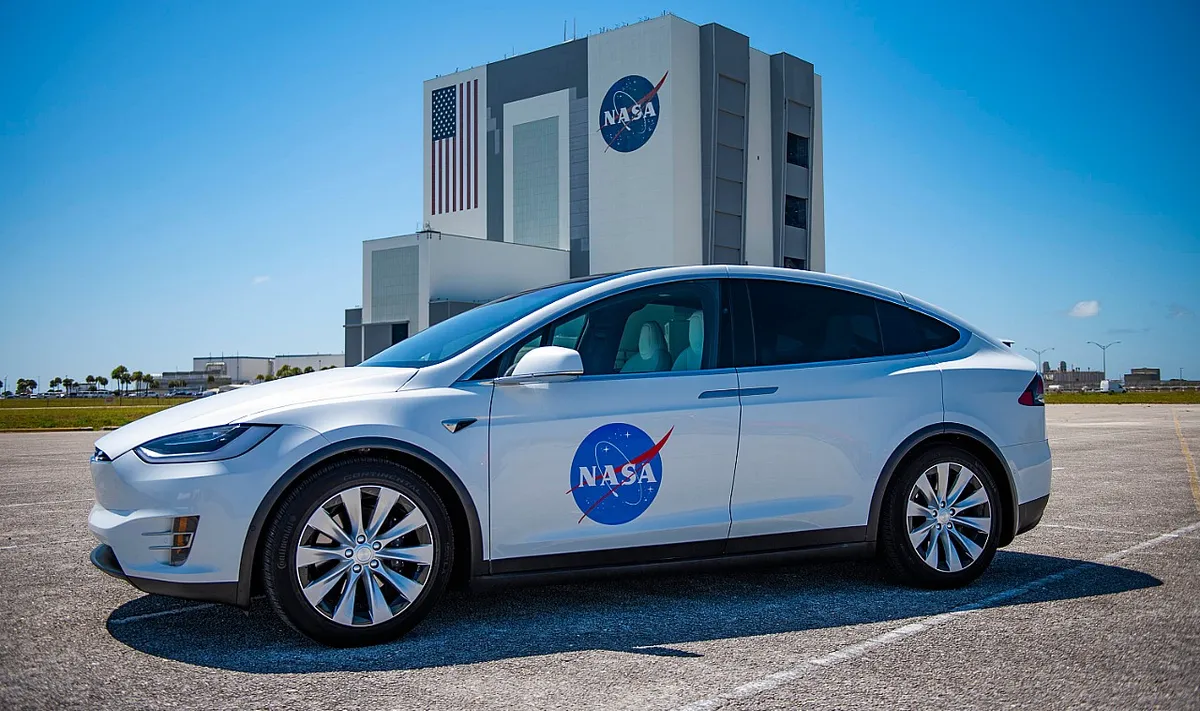 Tesla Model X used by NASA for the SpaceX Crew Dragon mission