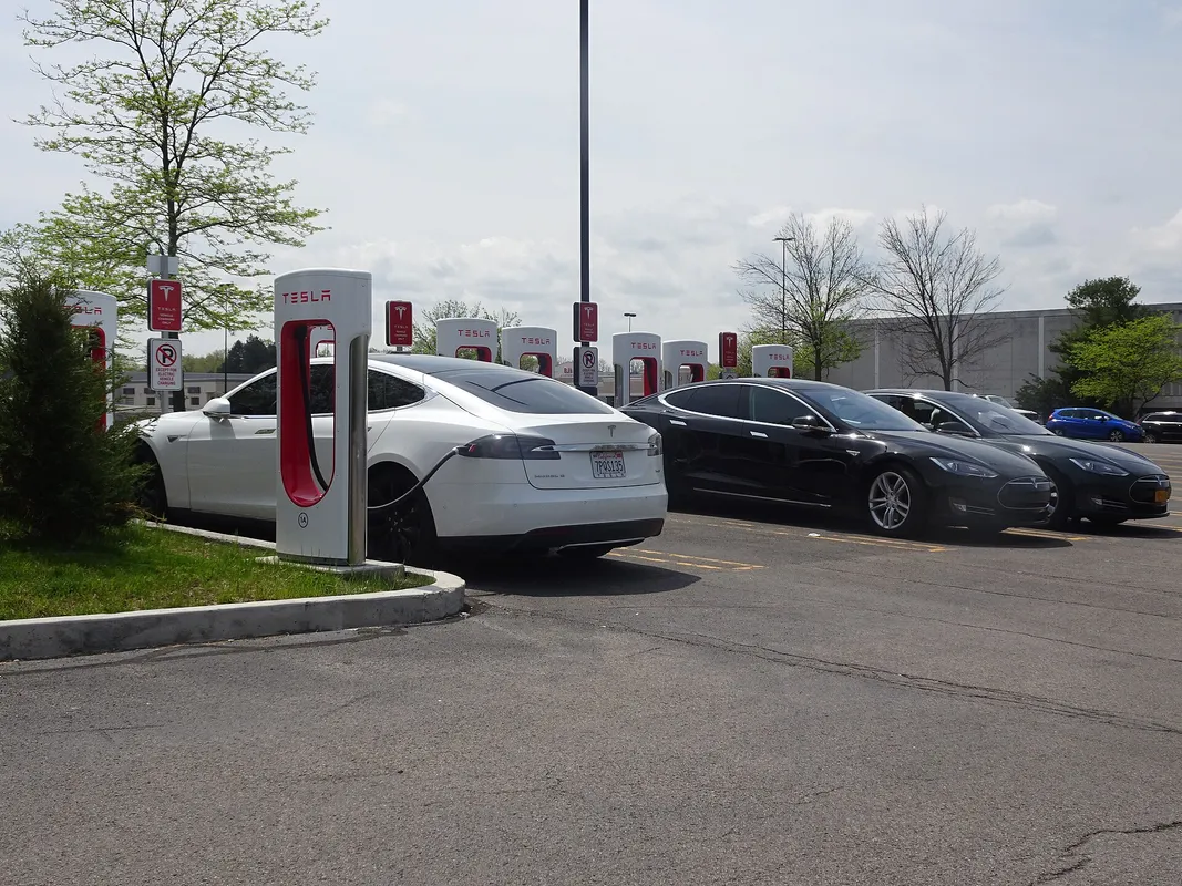 Tesla Supercharging station at w:Eastview Mall near w:Rochester, New York